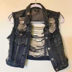 Cropped Distressed Denim Vest in Black size L